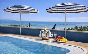 Hotel Holiday