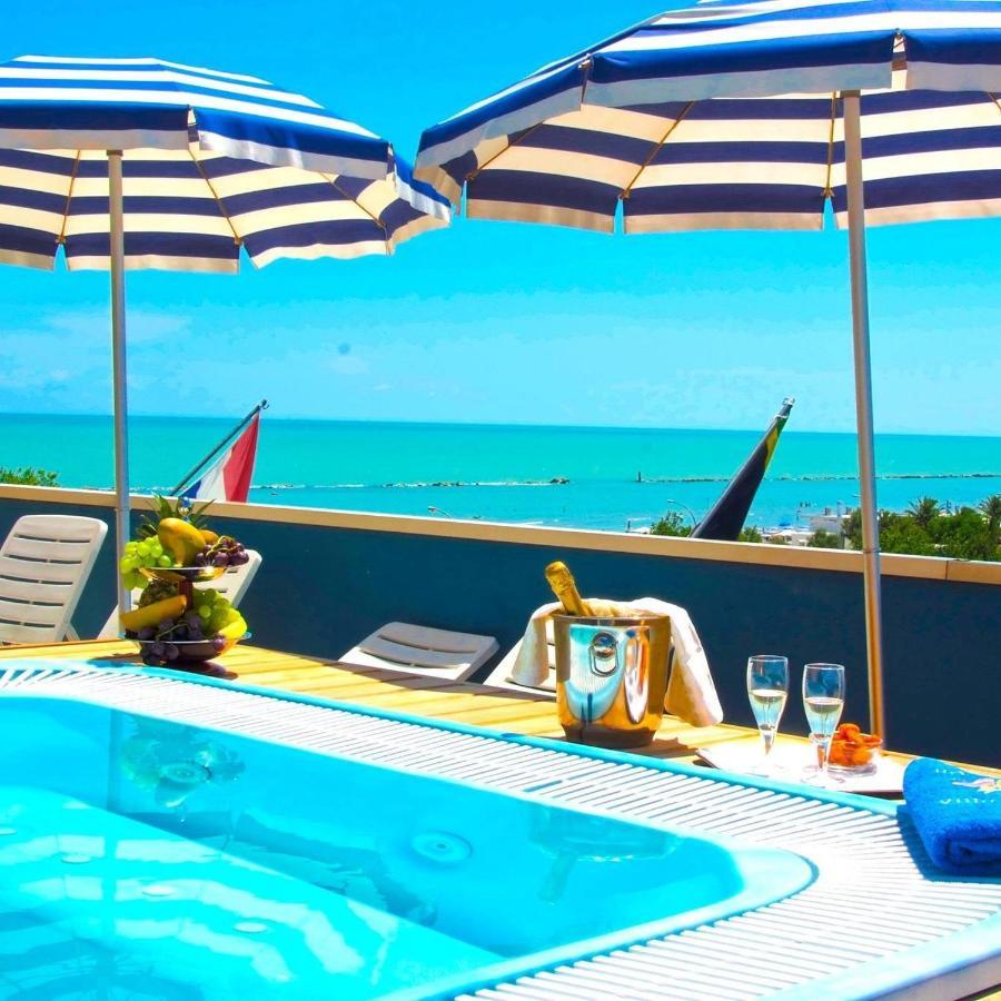 Hotel Holiday Martinsicuro Esterno foto
