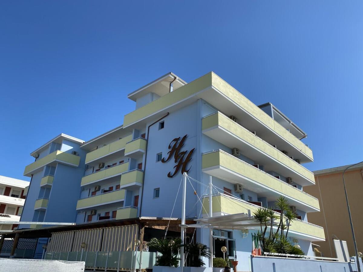 Hotel Holiday Martinsicuro Esterno foto