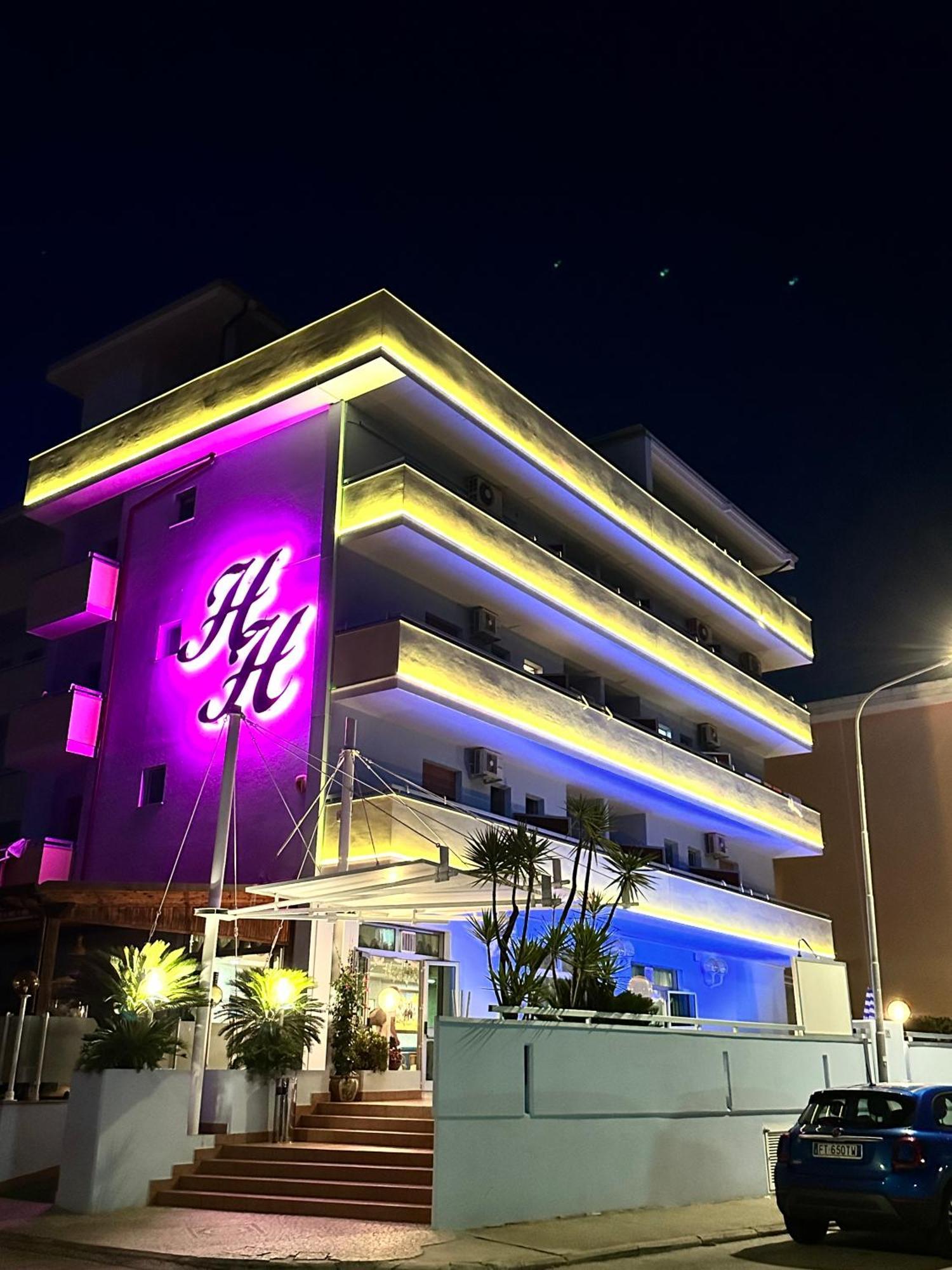 Hotel Holiday Martinsicuro Esterno foto