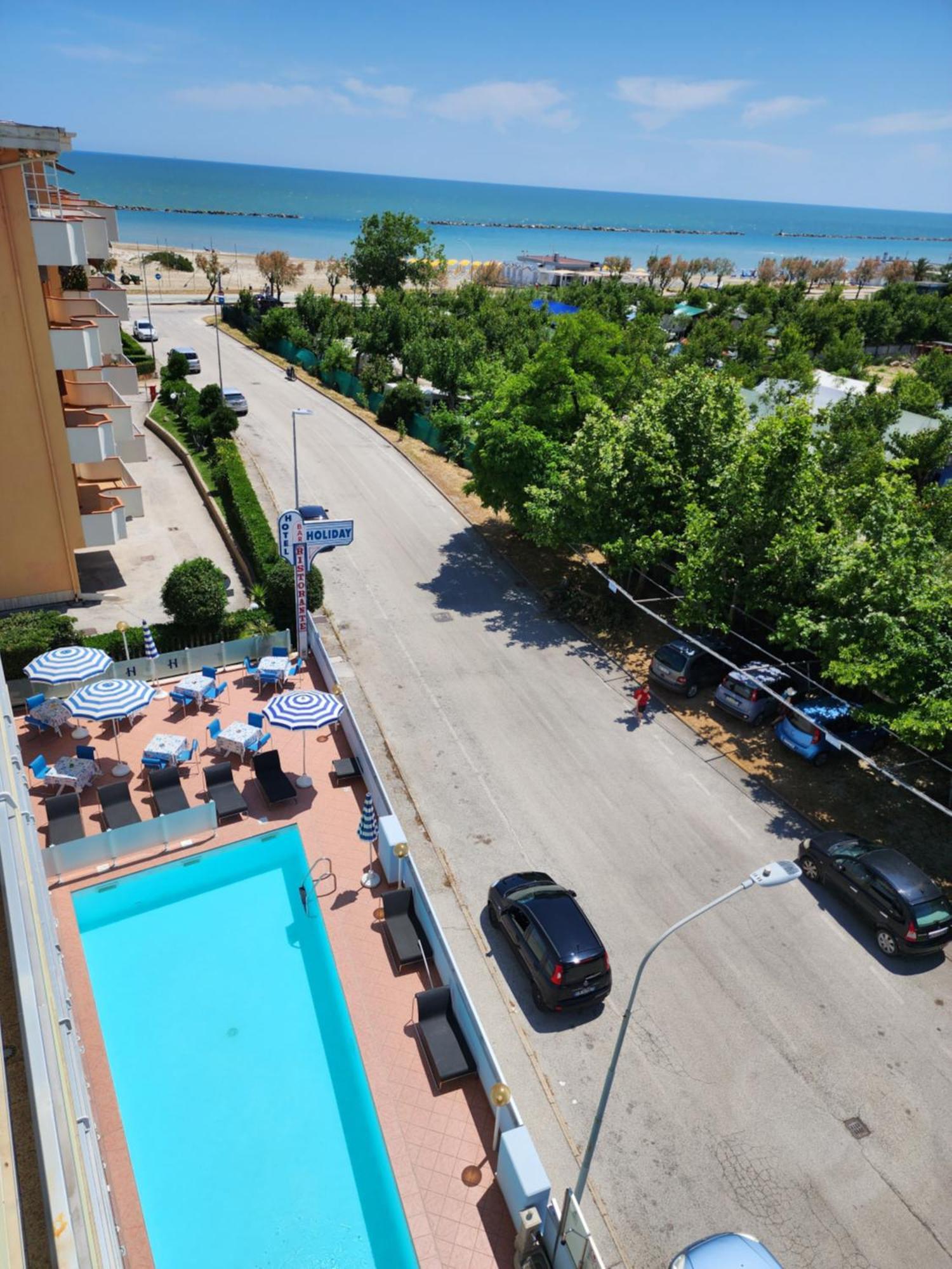 Hotel Holiday Martinsicuro Esterno foto