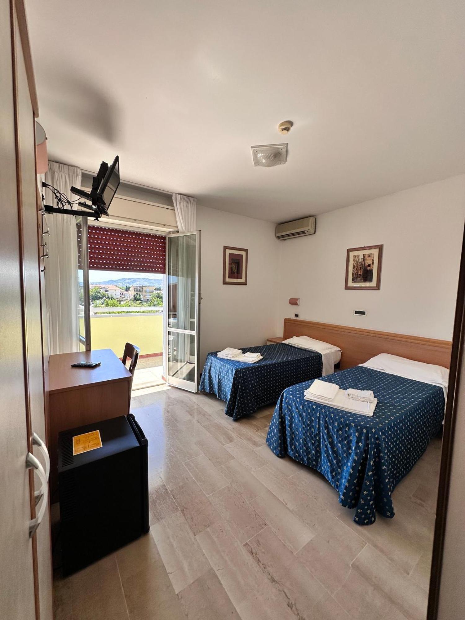 Hotel Holiday Martinsicuro Camera foto