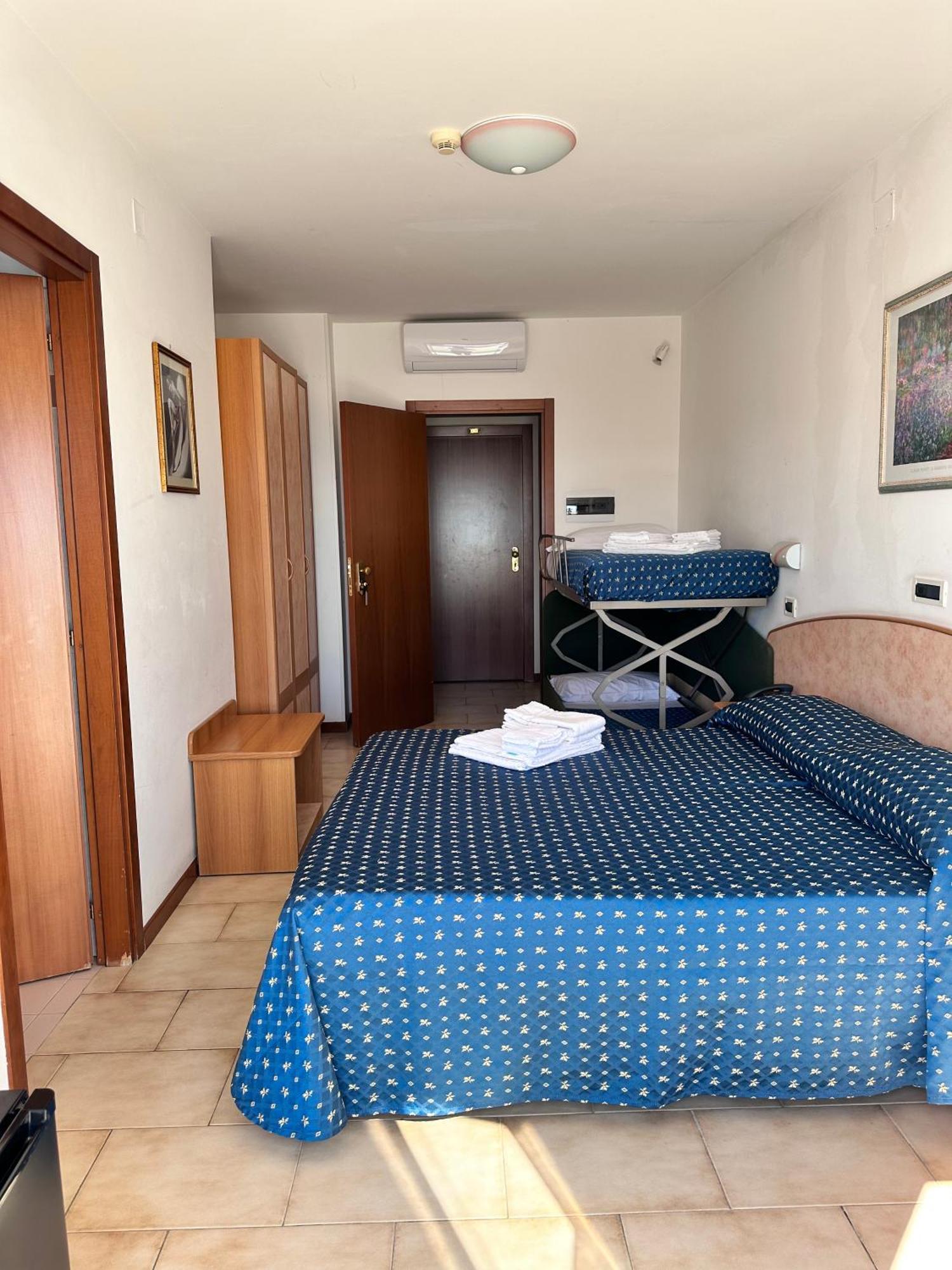 Hotel Holiday Martinsicuro Camera foto