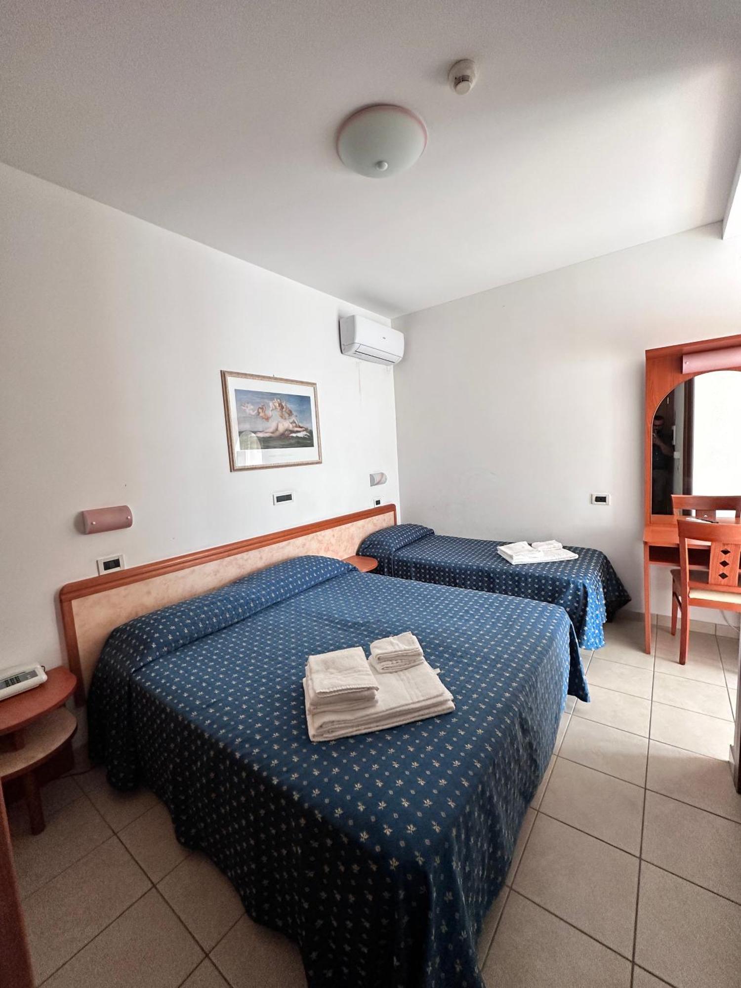 Hotel Holiday Martinsicuro Camera foto