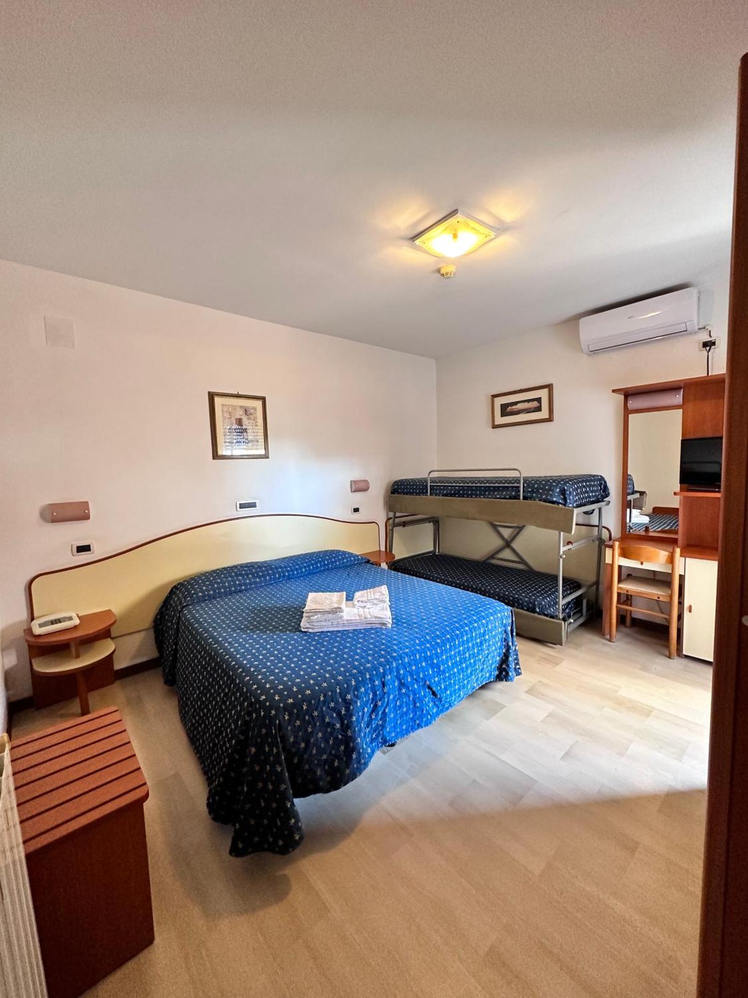 Hotel Holiday Martinsicuro Camera foto