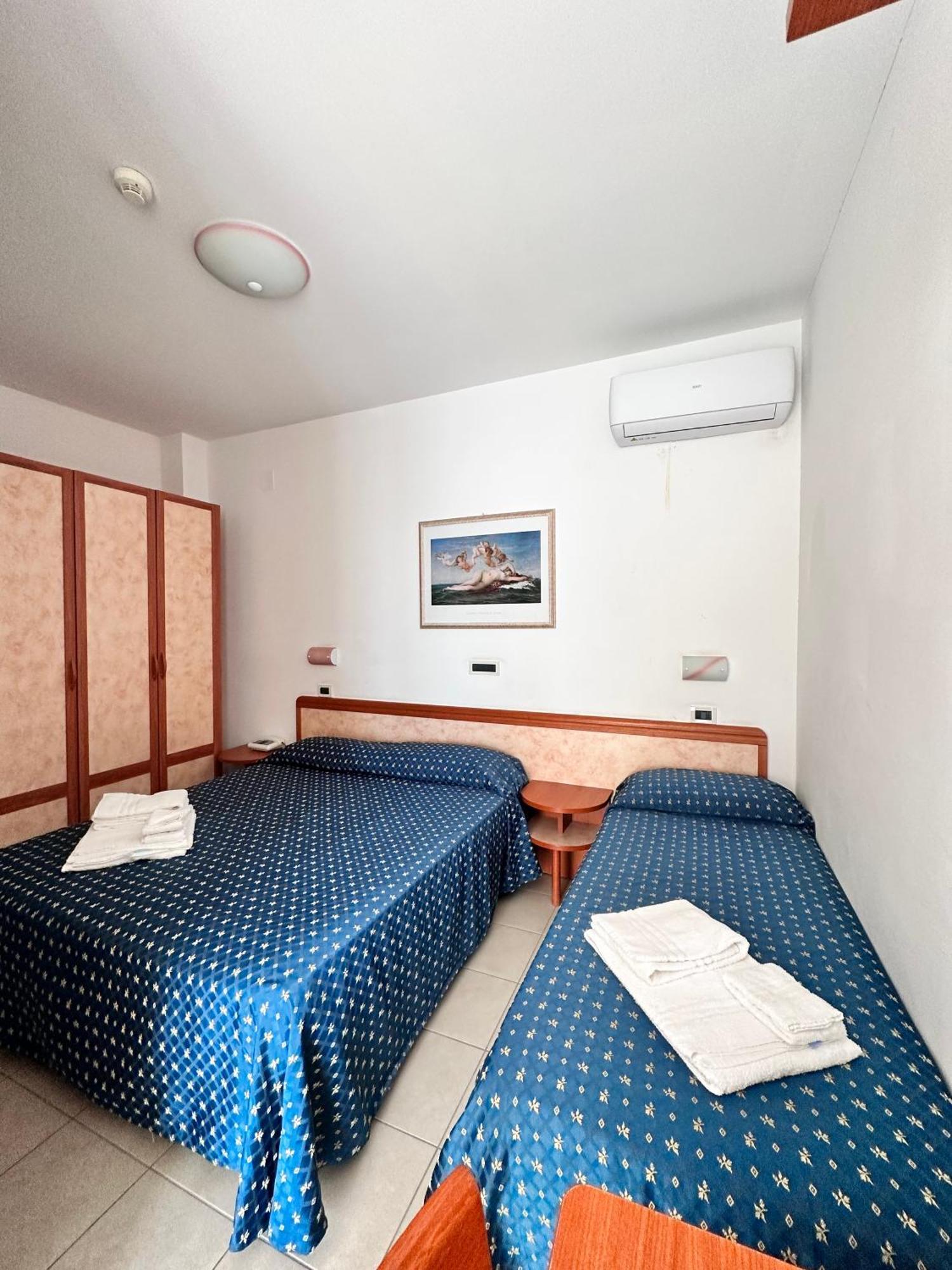Hotel Holiday Martinsicuro Camera foto