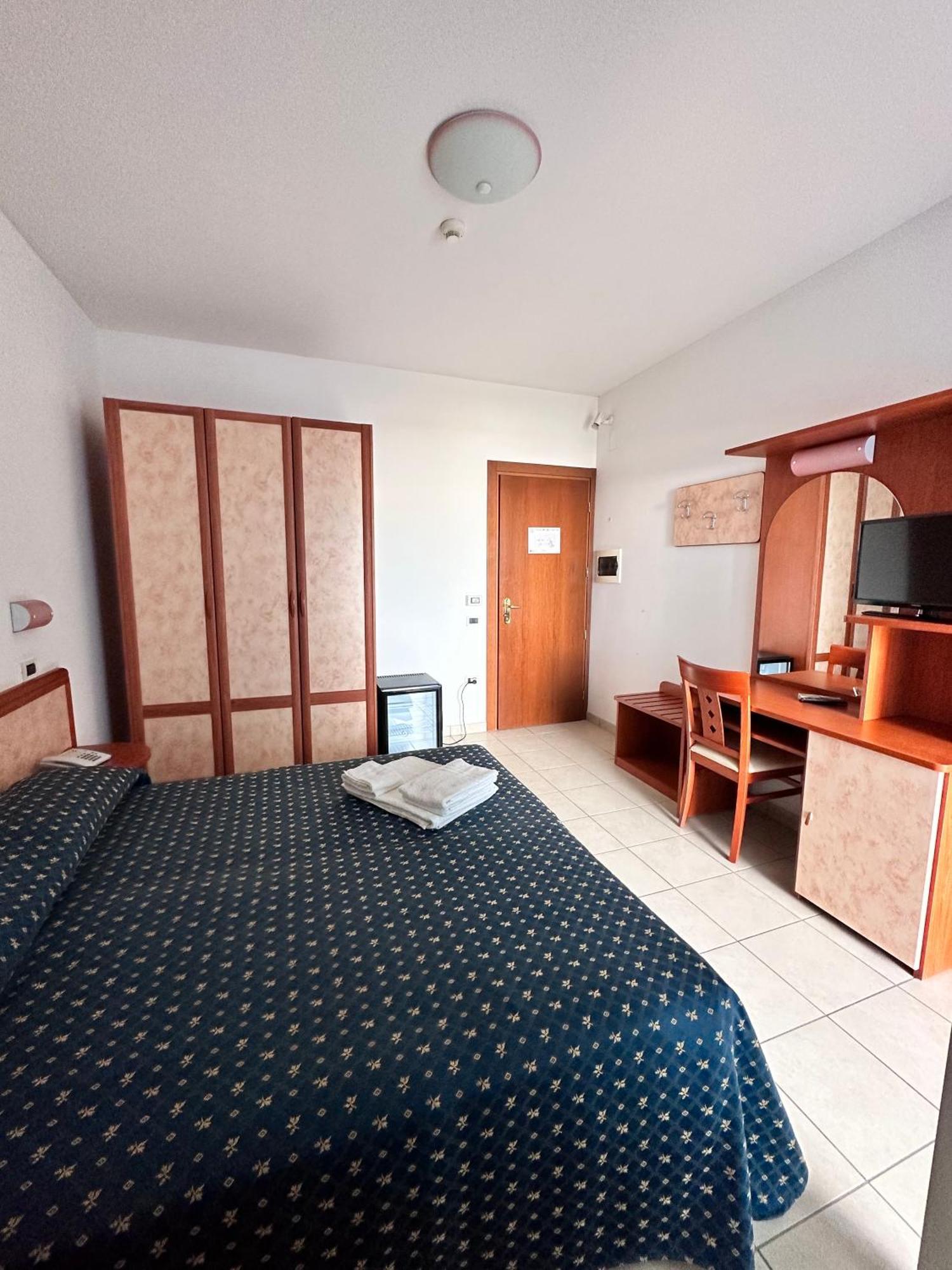 Hotel Holiday Martinsicuro Camera foto